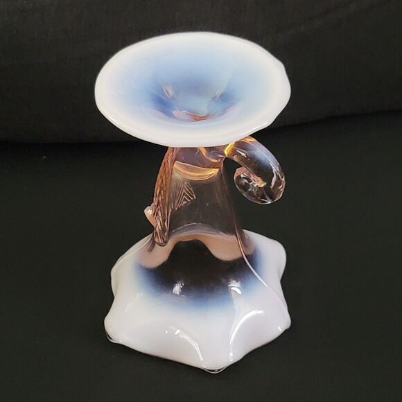 Vintage Duncan Miller 3 Feather Pink Glass Opalescent Cornucopia Decorative Vase - Picture 11 of 13